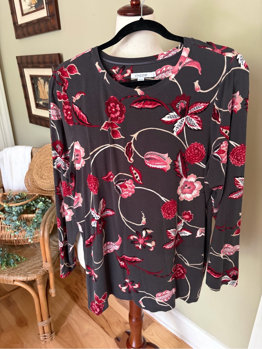 Chico's Sz 3/XL Touch of Cool Lt Black Long-Sleeve Top in Red & Pink Floral